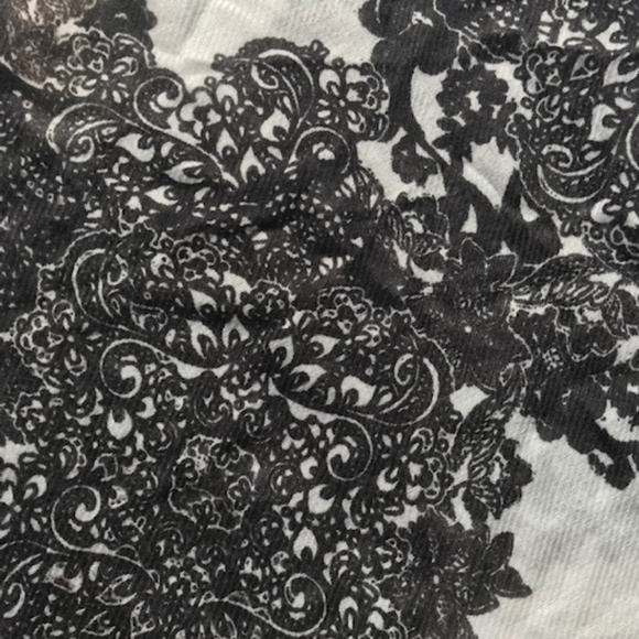 H&M Infinity Scarf in Black/White EUC - Picture 4 of 6